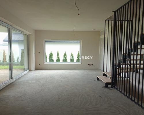 Nowoczesny dom w zielonej okolicy