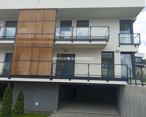 Nowoczesny dom w zielonej okolicy