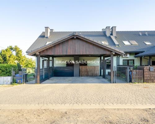 Urokliwa szeregówka w zielonych Krzysztoforzycach