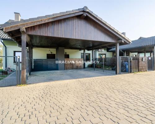 Urokliwa szeregówka w zielonych Krzysztoforzycach