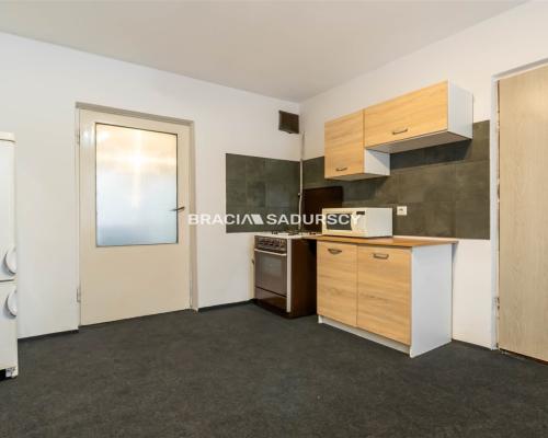 Na sprzedaż dom o powierzchni 220 m2, z 2 garażami