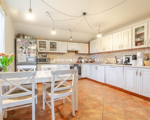 Dom 253m2 działka 10ar podpiwniczony Bieżanów