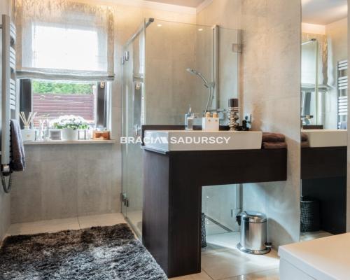 Piękny dom w Bibicach - kameralne osiedle