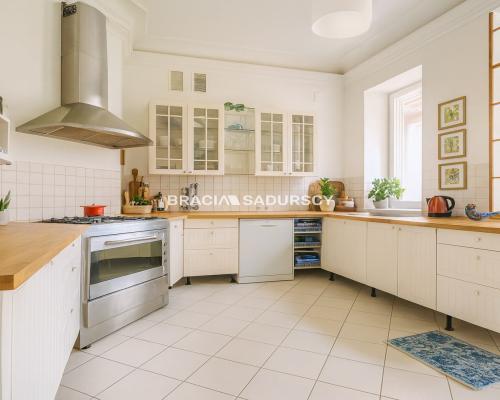 Dom z Dużym Ogrodem w Tyńcu – Spokój Natury!