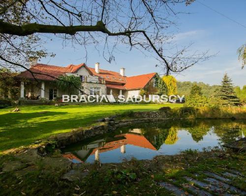 Dom z Dużym Ogrodem w Tyńcu – Spokój Natury!