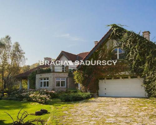 Dom z Dużym Ogrodem w Tyńcu – Spokój Natury!