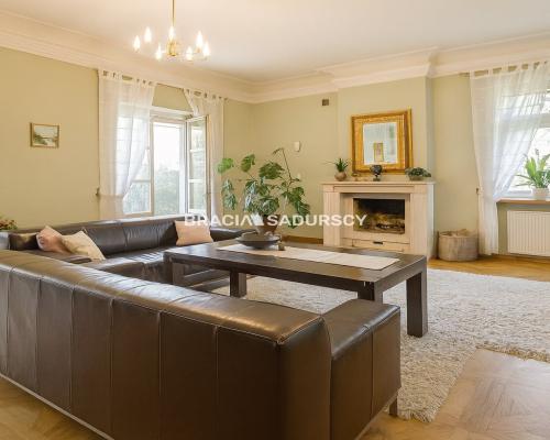 Dom z Dużym Ogrodem w Tyńcu – Spokój Natury!