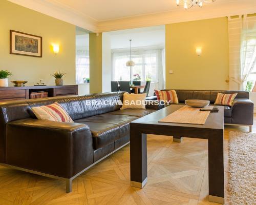 Dom z Dużym Ogrodem w Tyńcu – Spokój Natury!