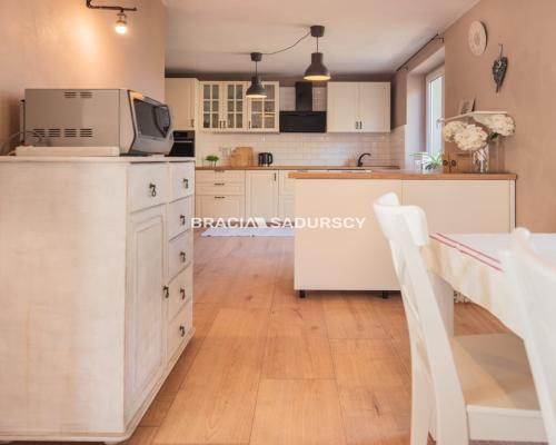 Uroczy dom 130m² z bajkowym ogrodem – Gnatowice!