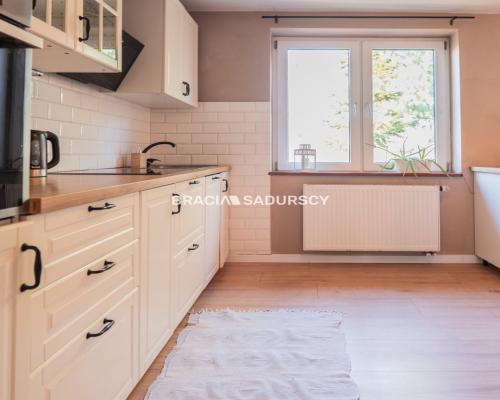 Uroczy dom 130m² z bajkowym ogrodem – Gnatowice!