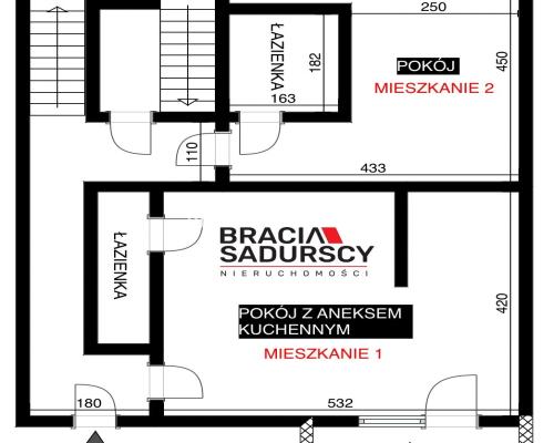 Dom inwestycyjny – 5 mieszkań, 2 lokale, paczkomat