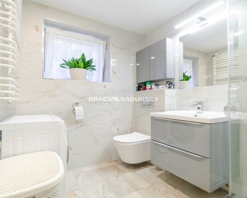 Dom gotowy do zamieszkania z pięknym ogrodem