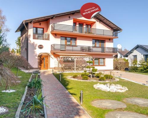 Dom gotowy do zamieszkania z pięknym ogrodem