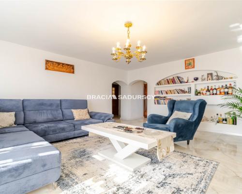 Dom gotowy do zamieszkania z pięknym ogrodem