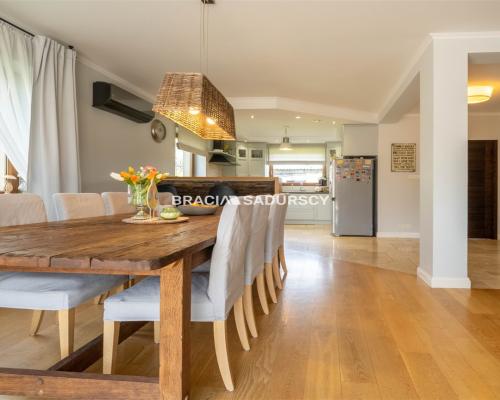 Gotowy dom, wolnostojący, Słomniki, taras, basen