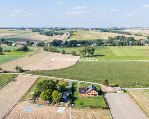 Dom na wsi, duża działka 30 km od Krakowa