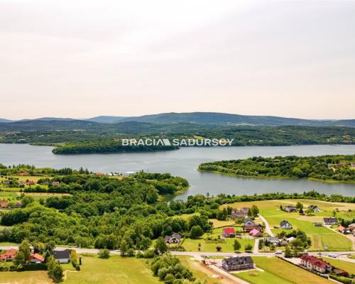 Dom w spokojnej okolicy Jeziora Dobczyckiego.