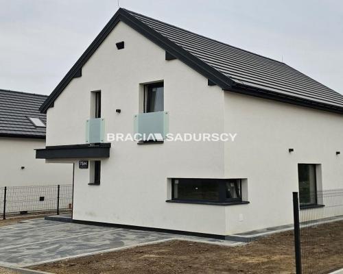 Nowy dom wolnostojący w stanie deweloperskim