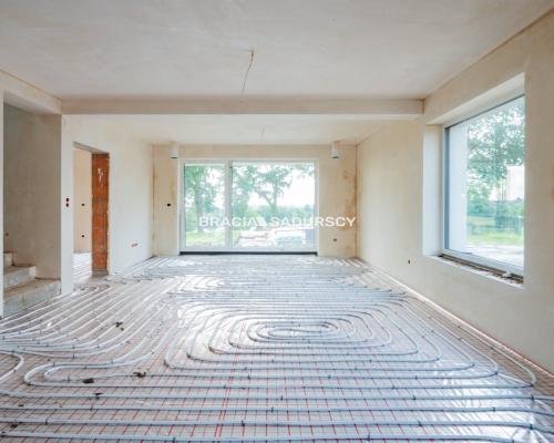 Nowy dom wolnostojący w stanie deweloperskim