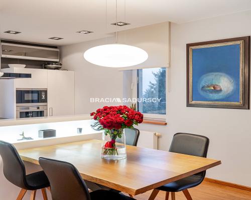 Dom za wzgórzu, widok na Kraków, 4 sypialnie