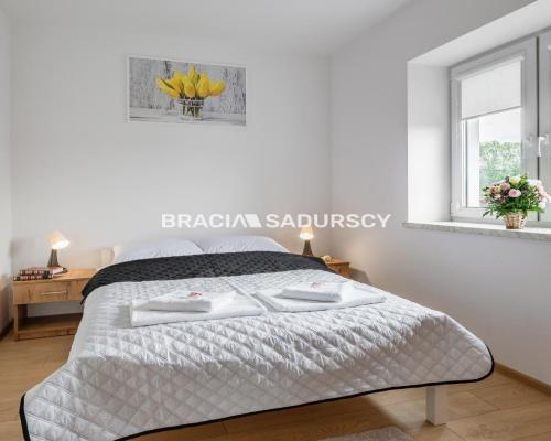 Budynek z 6 niezależnymi apartamentami.