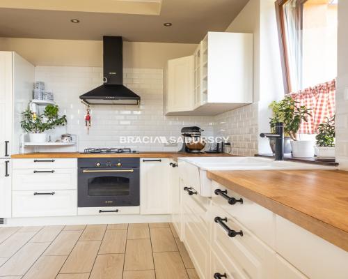 Przepiękny dom na sprzedaż w spokojnej okolicy!