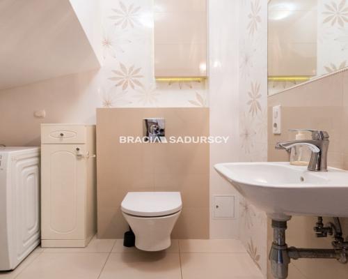 Klimatyczny dom, szergówka z ogródkiem, parking