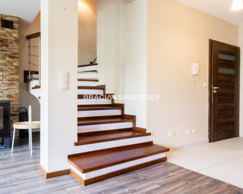 Klimatyczny dom, szergówka z ogródkiem, parking