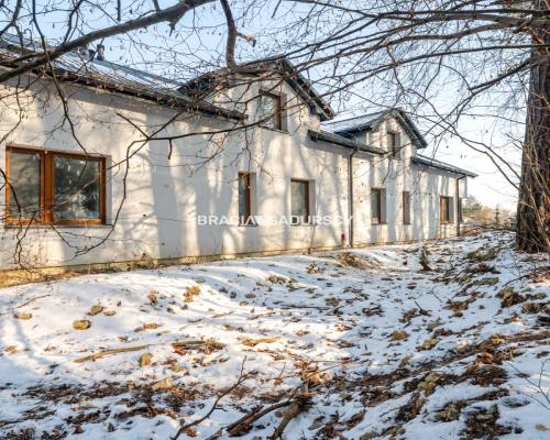 Wygodne domy pod lasem w Podgórkach Tynieckich.