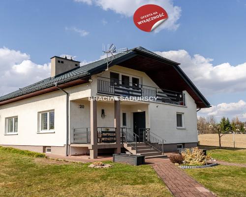 Gotowy do zamieszkania dom na cudownej działce 25a