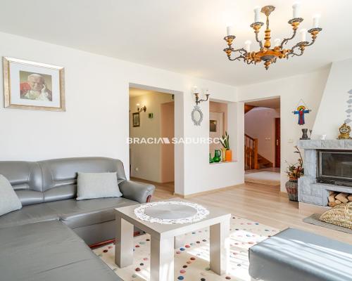 Gotowy do zamieszkania dom na cudownej działce 25a