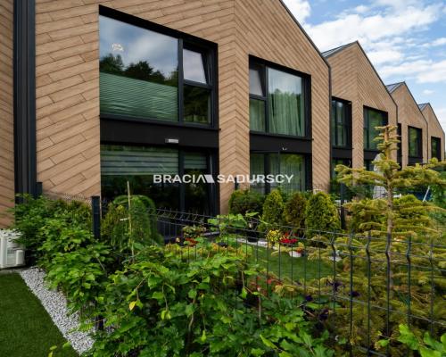 Zielona Oaza Nowoczesny Dom w Stylu Stodoły