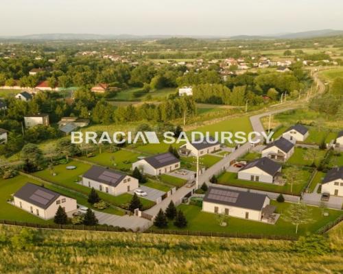 ​​​​​  Dom wolnostojący w Inwałdzie - nowoczesna stodoła z antresolą    Oferujemy do sprzedaży wyjątkowy, energooszczędny dom