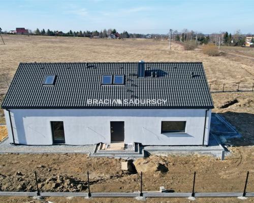 ​​​​​  Dom wolnostojący w Inwałdzie - nowoczesna stodoła z antresolą    Oferujemy do sprzedaży wyjątkowy, energooszczędny dom