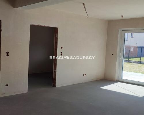 Mam przyjemność zaoferować Państwu mieszkanie w domu typu bliźniak w pięknej, cichej okolicy w miejscowości Borek Szlachecki po