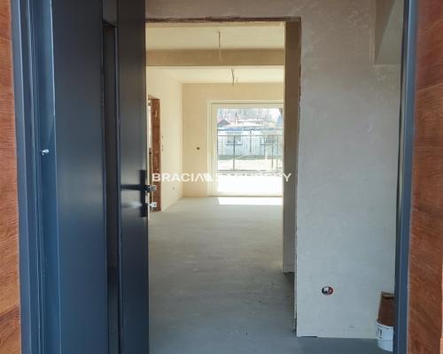 Mam przyjemność zaoferować Państwu mieszkanie w domu typu bliźniak w pięknej, cichej okolicy w miejscowości Borek Szlachecki po