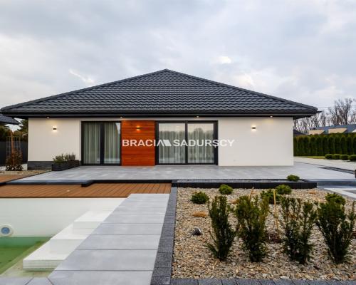 Kraków. Dom z basenem.