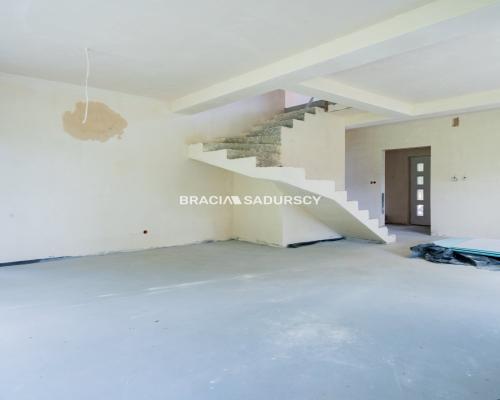 Na sprzedaż piękny wolnostojący dom w Dąbrowie Szlacheckiej, Wołowice.   Stan deweloperski. Wykonany według projektu Bella S