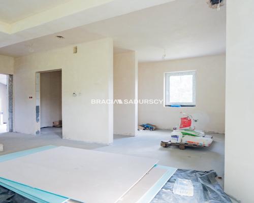 Na sprzedaż piękny wolnostojący dom w Dąbrowie Szlacheckiej, Wołowice.   Stan deweloperski. Wykonany według projektu Bella S