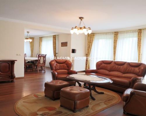 Gustowny dom rezydencyjny