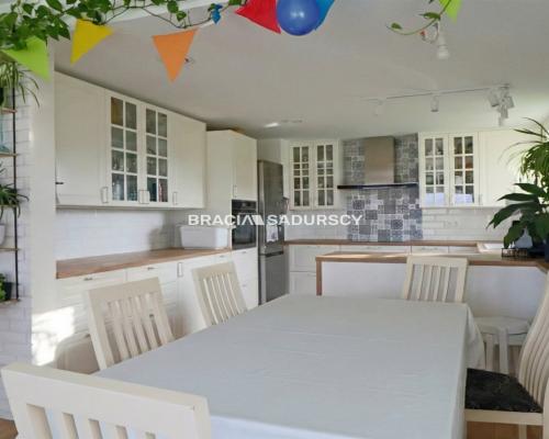 Dom, Kraków, ul Rumiakowa, 165 m 2 , działka 10 a, 1697 tys zł.   Na sprzedaż nowoczesny dom jednorodzinny z 2023 roku