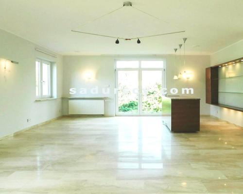 Ładny dom ok. 470m2 na działce 1500m2 w Chyliczkach, między Konstancinem i Piasecznem. Powierzchnia użytkowa parteru, poddasza,