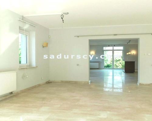 Ładny dom ok. 470m2 na działce 1500m2 w Chyliczkach, między Konstancinem i Piasecznem. Powierzchnia użytkowa parteru, poddasza,