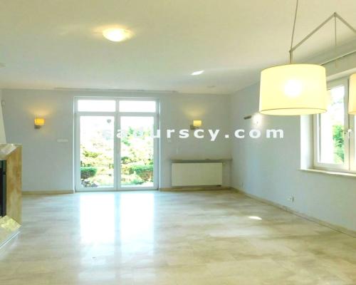 Ładny dom ok. 470m2 na działce 1500m2 w Chyliczkach, między Konstancinem i Piasecznem. Powierzchnia użytkowa parteru, poddasza,