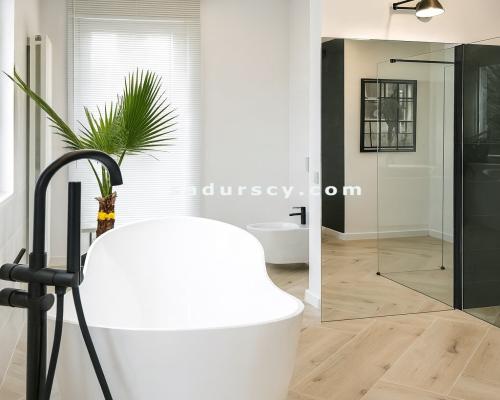 Pięknie wykończony, przestronny, skrajny dom szeregowy 285m2 na działce 358m2 w J&oacute;zefosławiu, na obrzeżach Ursynowa.