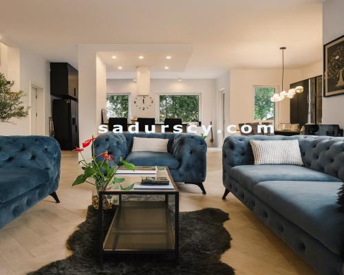 Pięknie wykończony, przestronny, skrajny dom szeregowy 285m2 na działce 358m2 w J&oacute;zefosławiu, na obrzeżach Ursynowa.