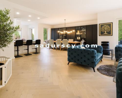 Pięknie wykończony, przestronny, skrajny dom szeregowy 285m2 na działce 358m2 w J&oacute;zefosławiu, na obrzeżach Ursynowa.