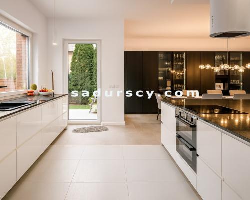 Pięknie wykończony, przestronny, skrajny dom szeregowy 285m2 na działce 358m2 w J&oacute;zefosławiu, na obrzeżach Ursynowa.