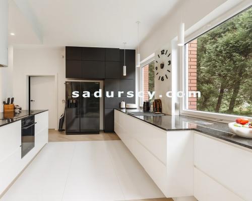 Pięknie wykończony, przestronny, skrajny dom szeregowy 285m2 na działce 358m2 w J&oacute;zefosławiu, na obrzeżach Ursynowa.