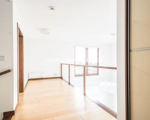 Przestronny dom z dużą działką